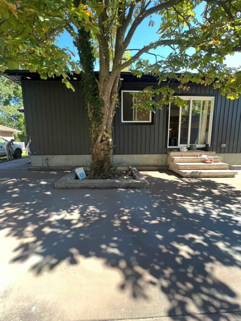 prjB_PHOTO-2024-12-22-22-25-34(1)_19_11zon Hamilton Duplex Renovation - Outside 4